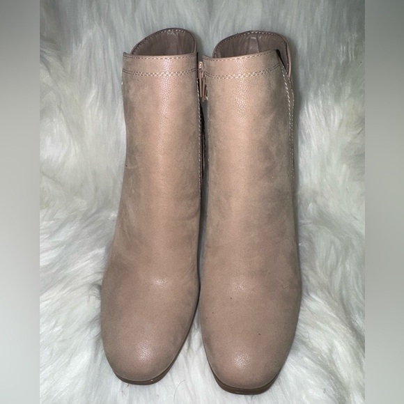 Jessica Cline Tan Block Heel Ankle Booties with Streamlined Silhouette - Picture 1 of 10